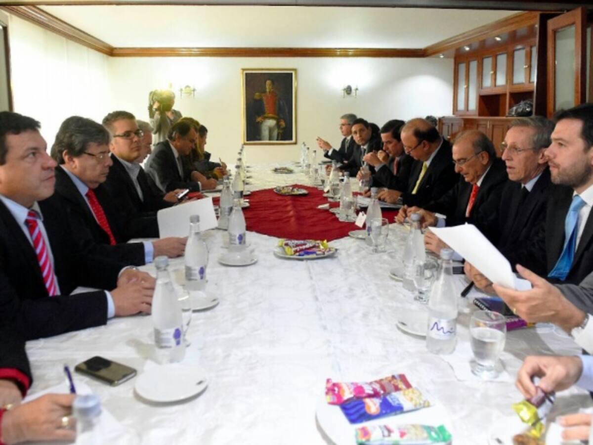 Voceros de la Unidad Nacional y MinInterior se integraron a discusiones con el uribismo