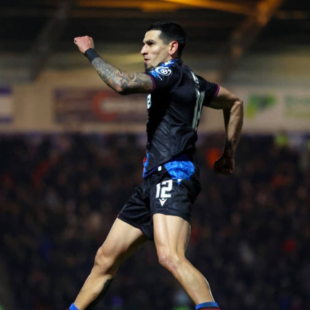 Daniel Muñoz marcó gol y condujo al Crystal Palace a octavos de final de la FA Cup