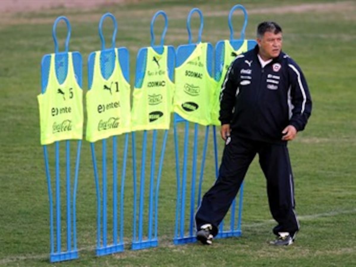 El fútbol chileno respalda continuidad de Claudio Borghi