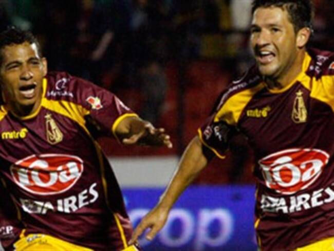 Tolima y Santa Fe dominan el cuadrangular A del fútbol colombiano.