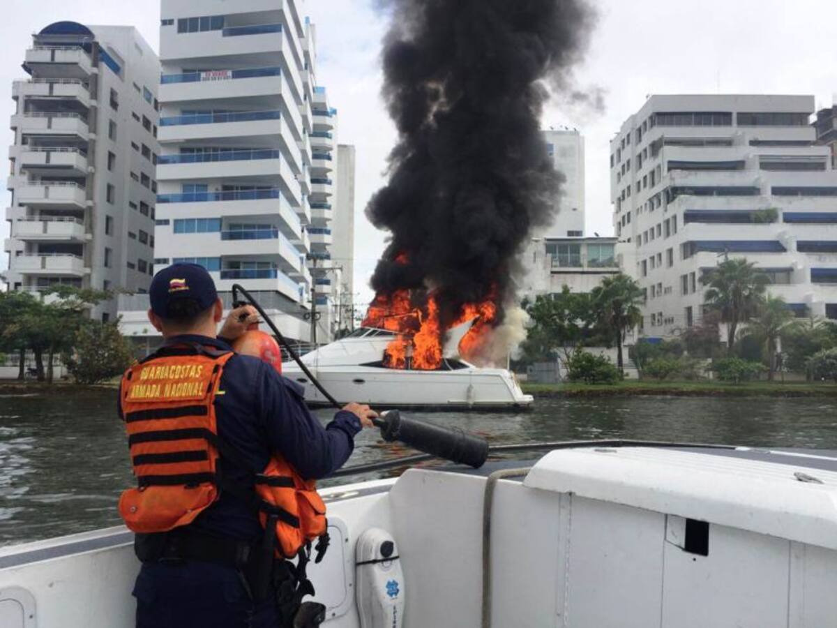 Un herido dejó incendio de un yate en la bahía de Cartagena