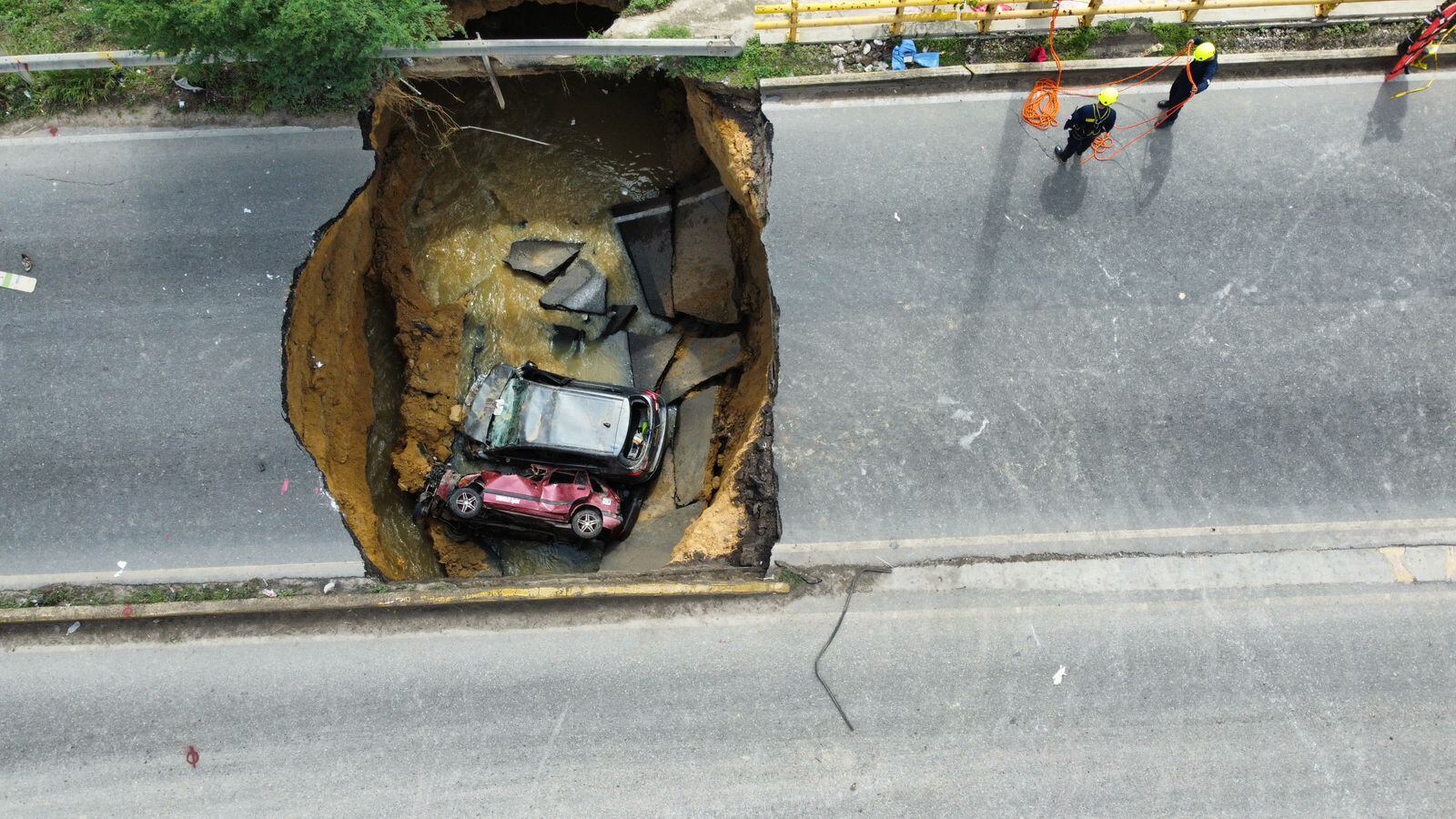 Caída de un tramo del puente de la calle 30 entre Soledad y Barranquilla./ Foto: Cortesía