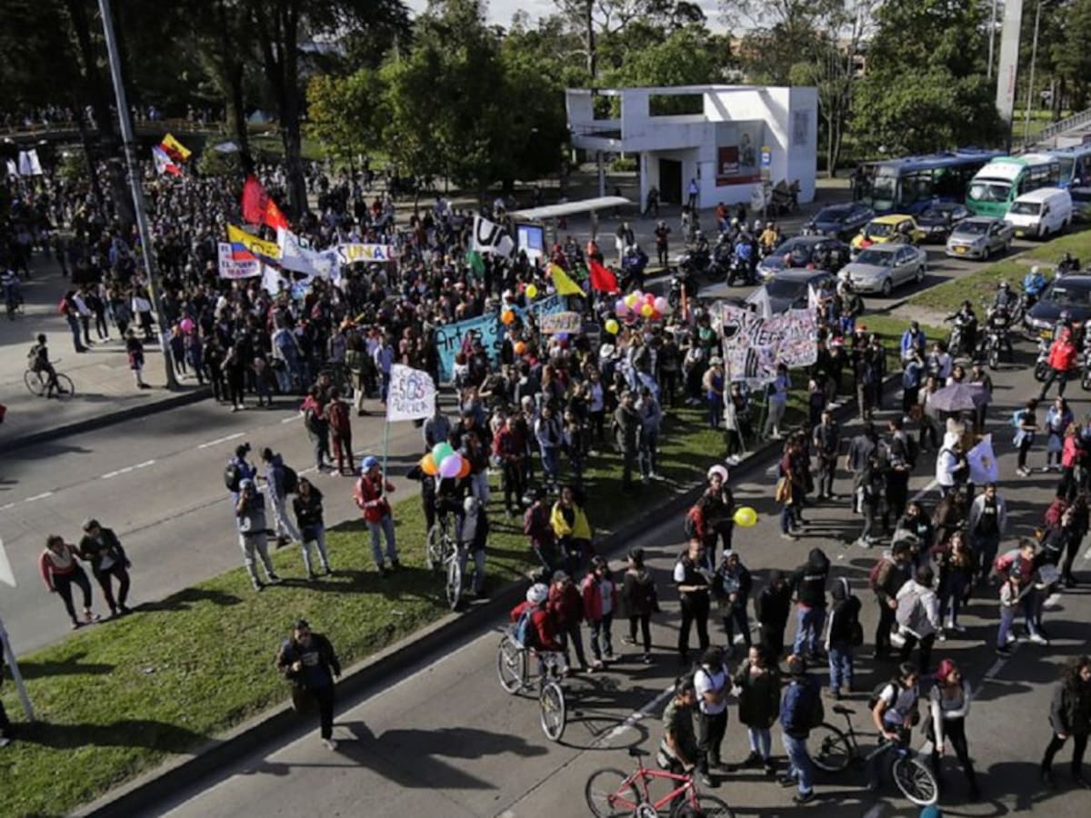 Trece detenidos por vandalismo durante marchas en Bogotá