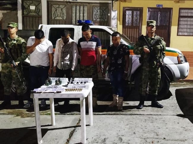 Ejército captura a cuatro supuestos integrantes del Eln en Cauca