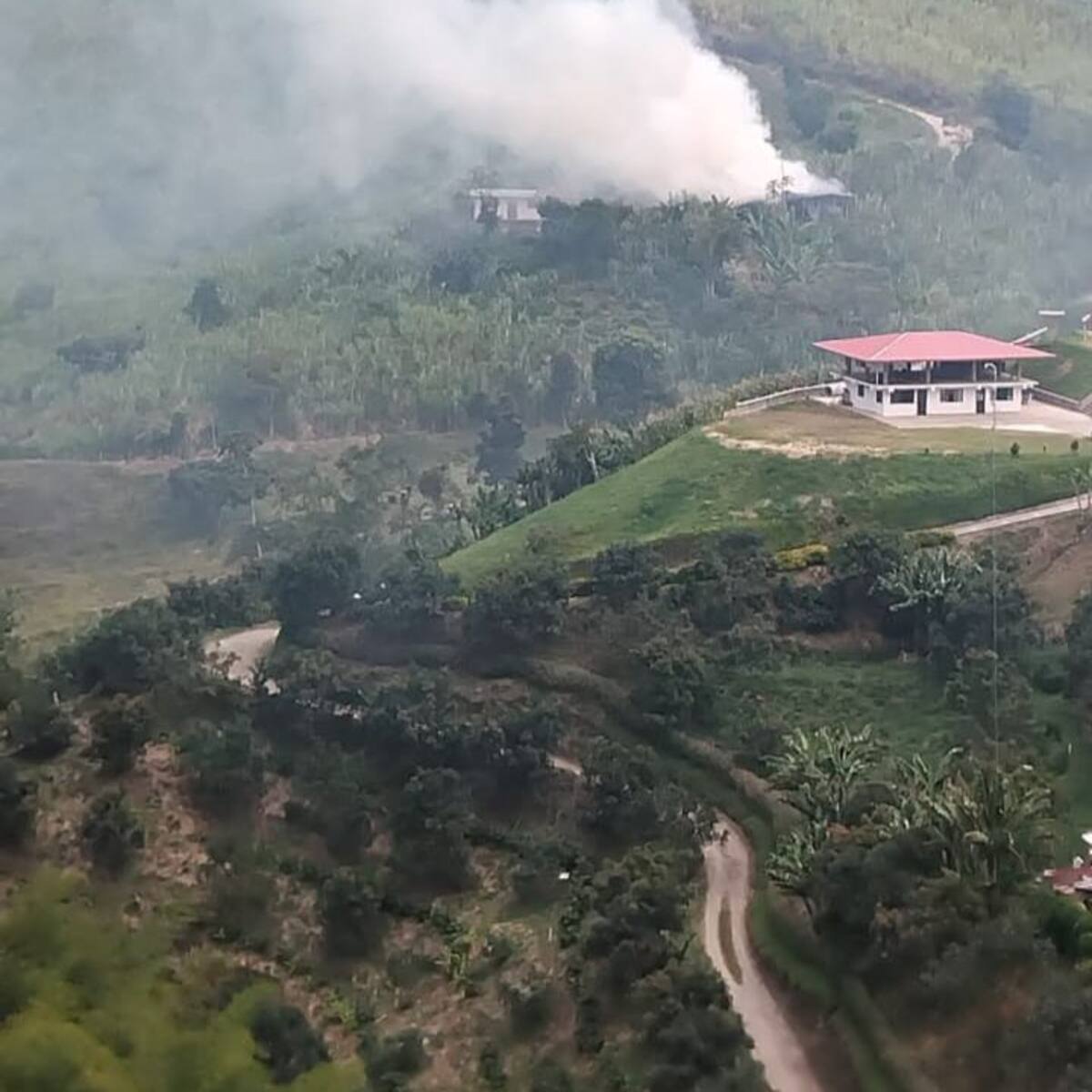 Bomberos de Manzanares, Caldas atienden incendio forestal que afectó varias hectáreas