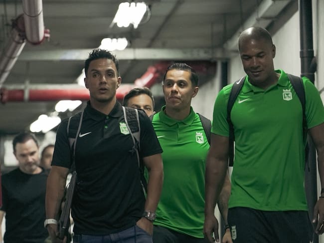 Lucas González y su cuerpo técnico / Nacional