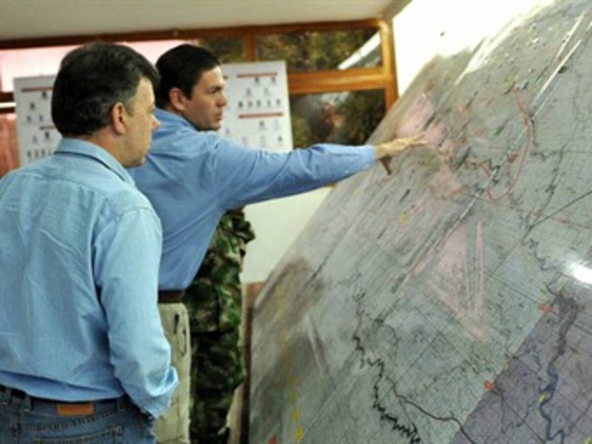 Es improbable que el avión haya sido derribado por las Farc: Santos