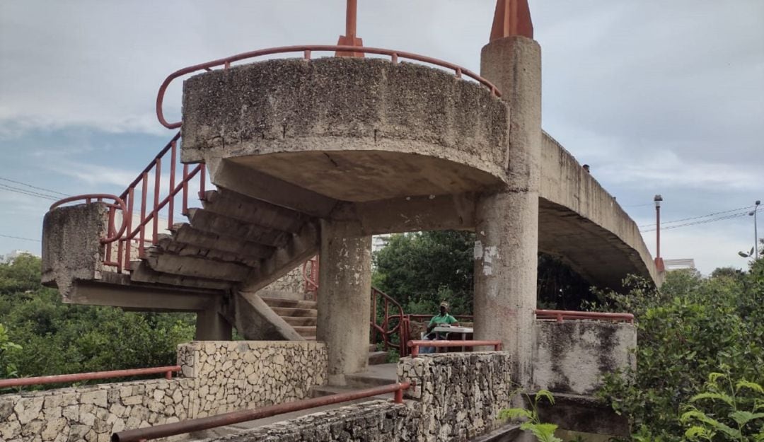 La estructura sigue sin ser intervenida pese a los reiterados anuncios del distrito