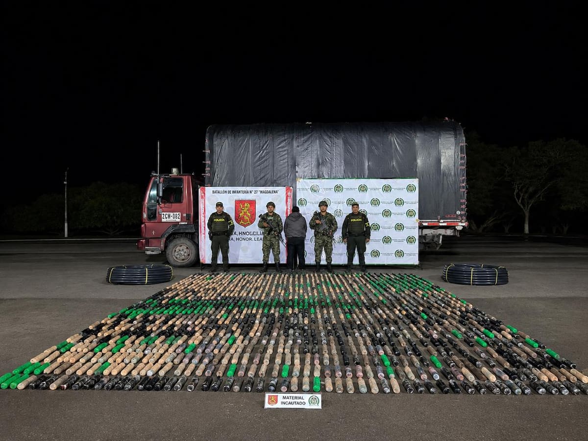 Ejército incautó 240 mil dosis de marihuana ocultas en mangueras en vía del Huila