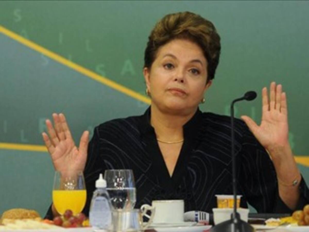 Olvidan contarle a Dilma Roussef que ella entregará la Copa Mundo