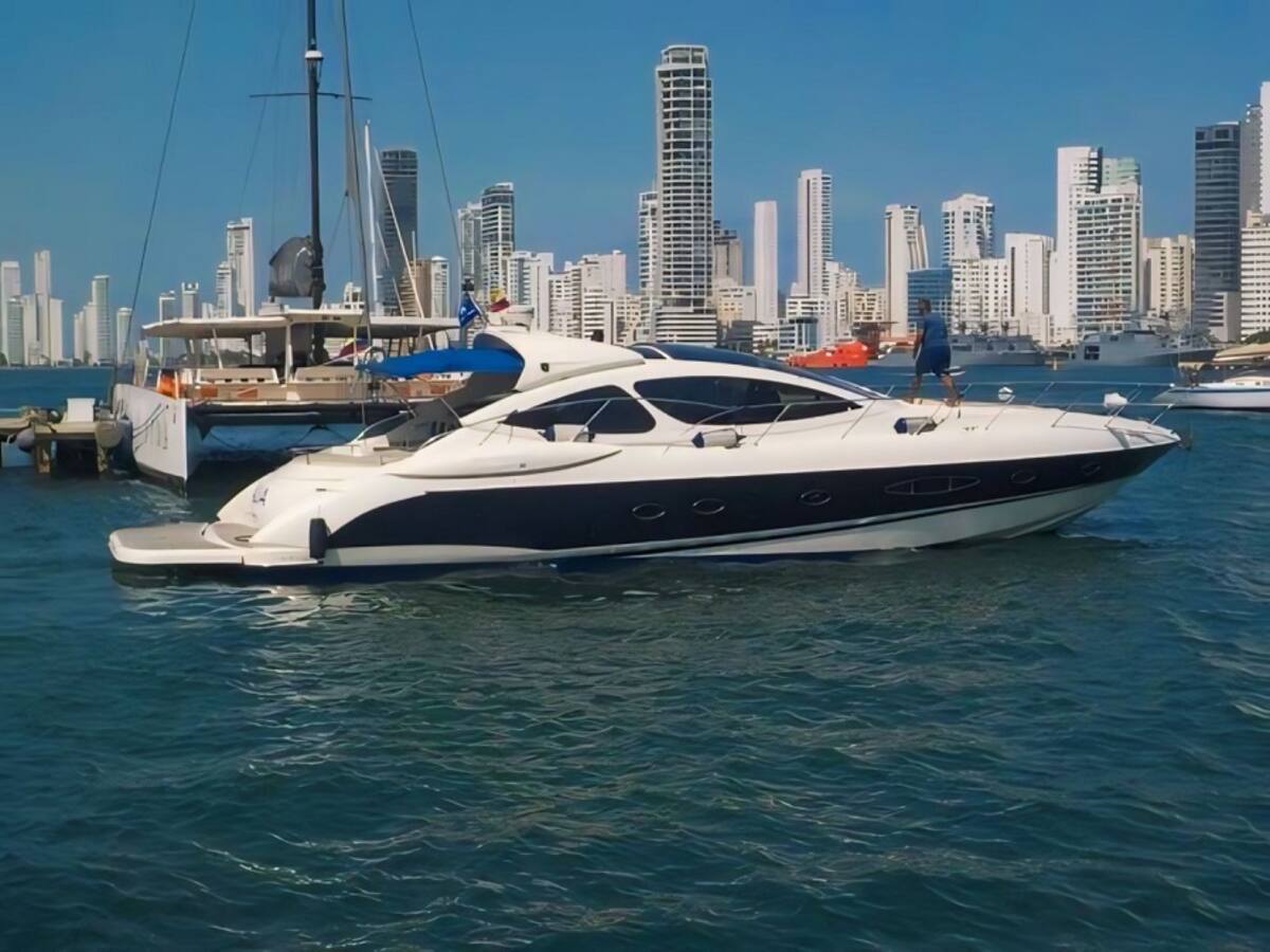 12 estadounidenses y dos colombianos rescatados tras hundimiento de lancha en Cartagena