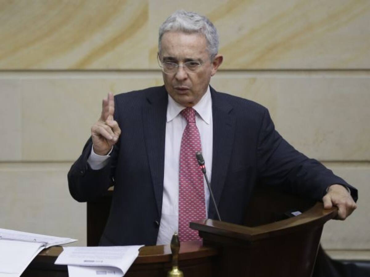 Uribe propone prima para quienes ganen hasta 3 salarios