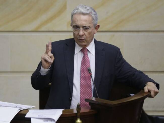 Uribe propone prima para quienes ganen hasta 3 salarios