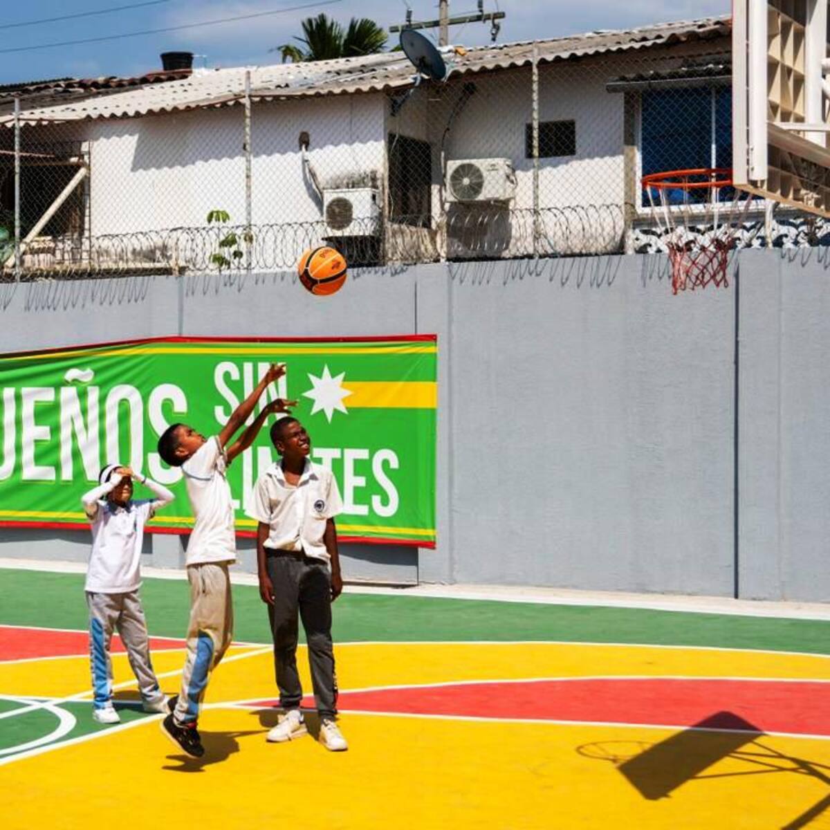 De grietas y riesgos a juego seguro: la nueva cancha múltiple de la I.E. Santa María