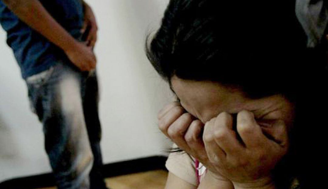 Autoridades investigan si de estos hechos también habría sido abusada otra de sus hijastras de tan solo 10 años.