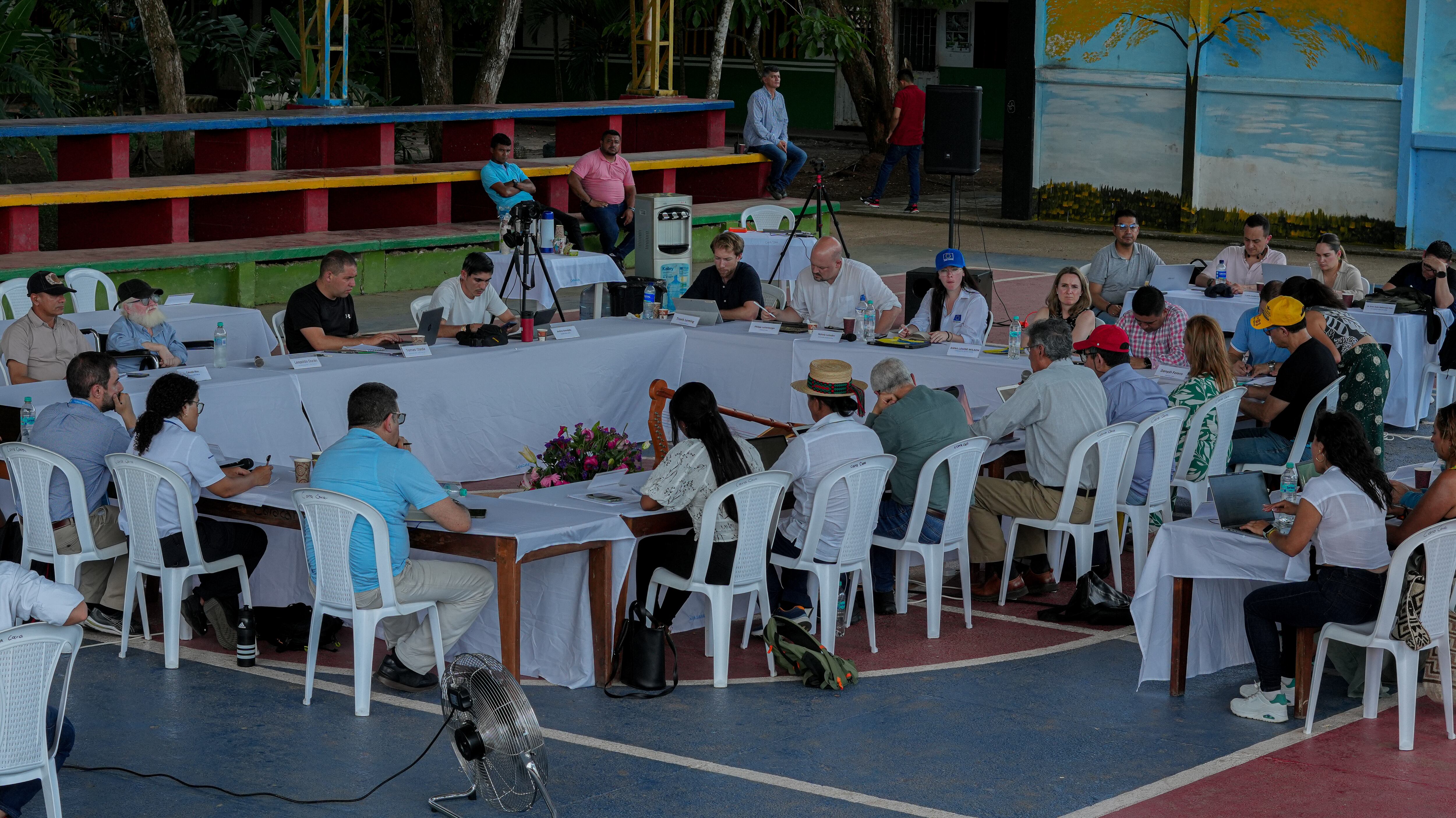 Proceso de paz Gobierno y bloques y frentes liderados por alias 'Calarcá'