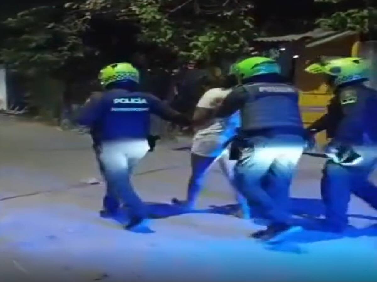 Presunto acto de infidelidad en El Pozón: mujer sorprendió al esposo y le destruyó la moto