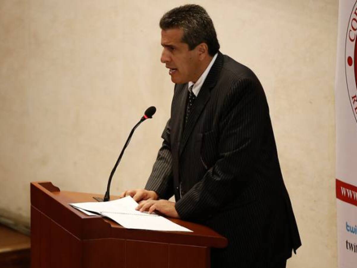 Proceso a Pretelt no está detenido: presidente del Congreso