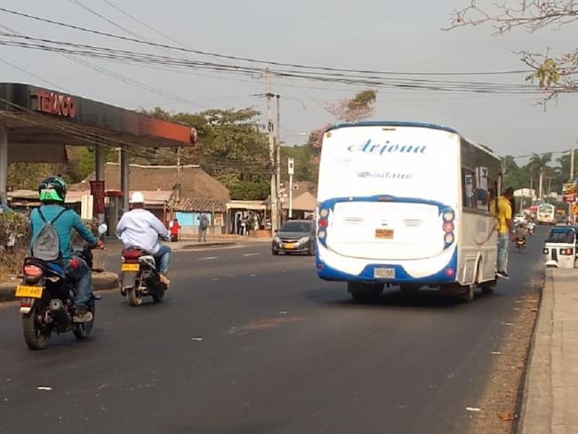 Bus le destrozó la pierna a un ciclista y lo mató en Turbaco, Bolívar