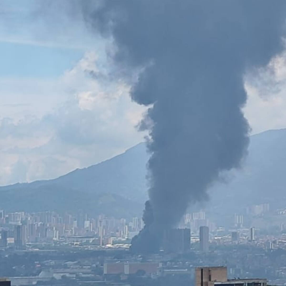 Un incendio de grandes proporciones se registra en una fábrica de bicicletas de Itagüí