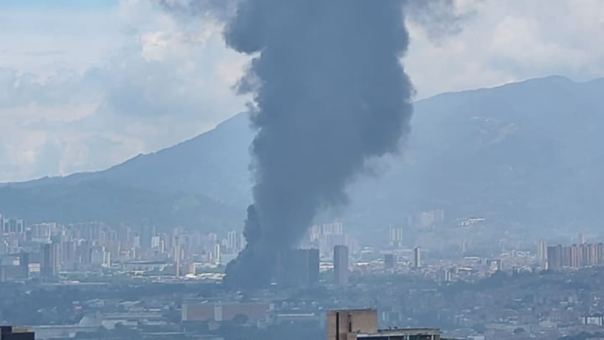 Un incendio de grandes proporciones se registra en una fábrica de bicicletas de Itagüí