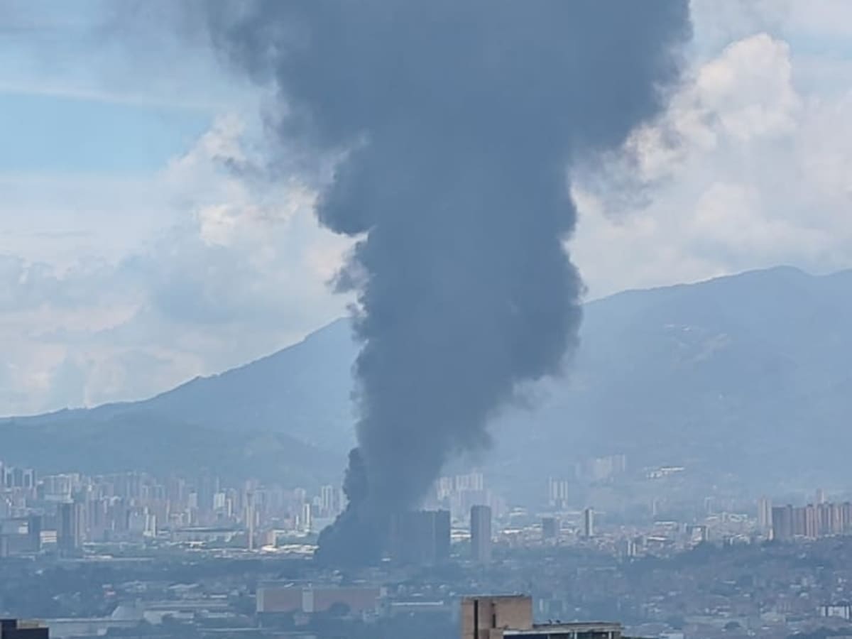 Un incendio de grandes proporciones se registra en una fábrica de bicicletas de Itagüí