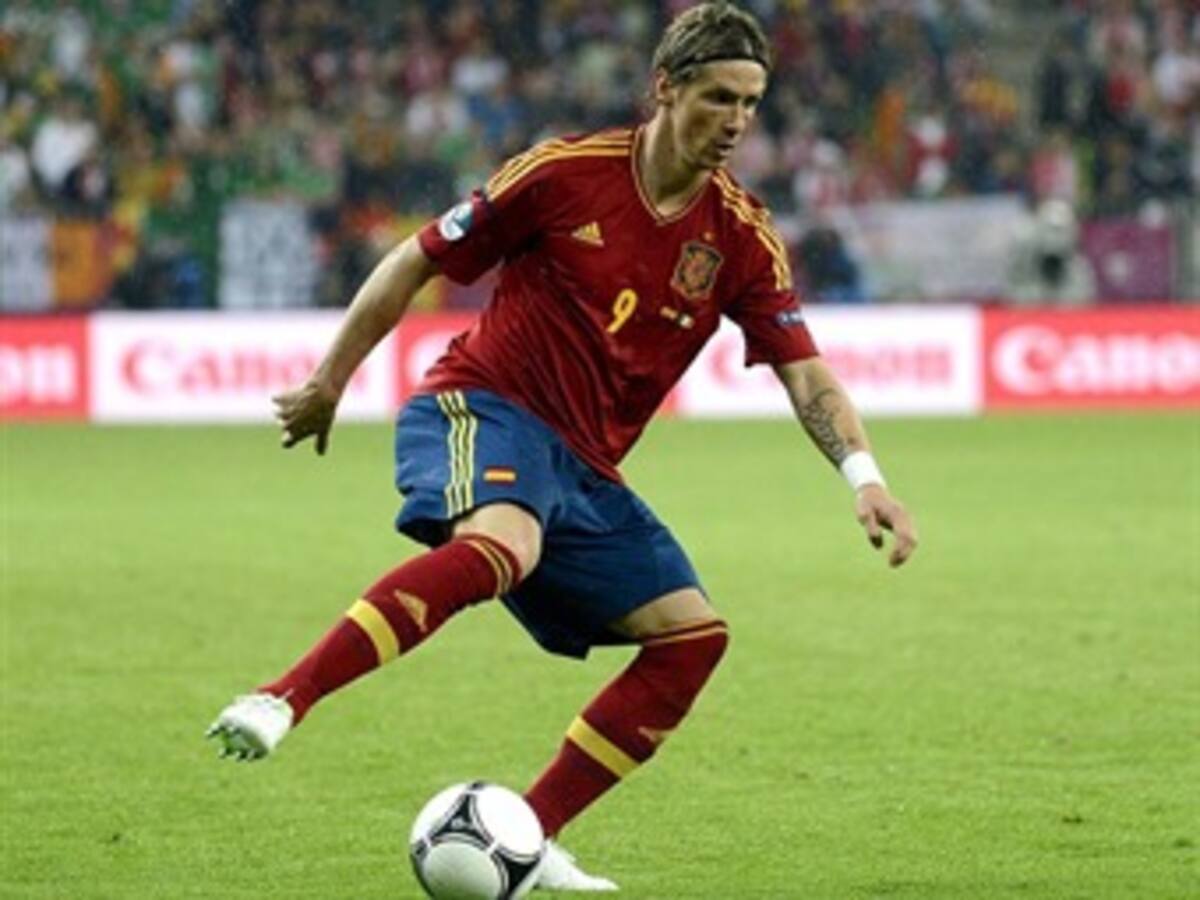 España jugó con un '9' y goleó