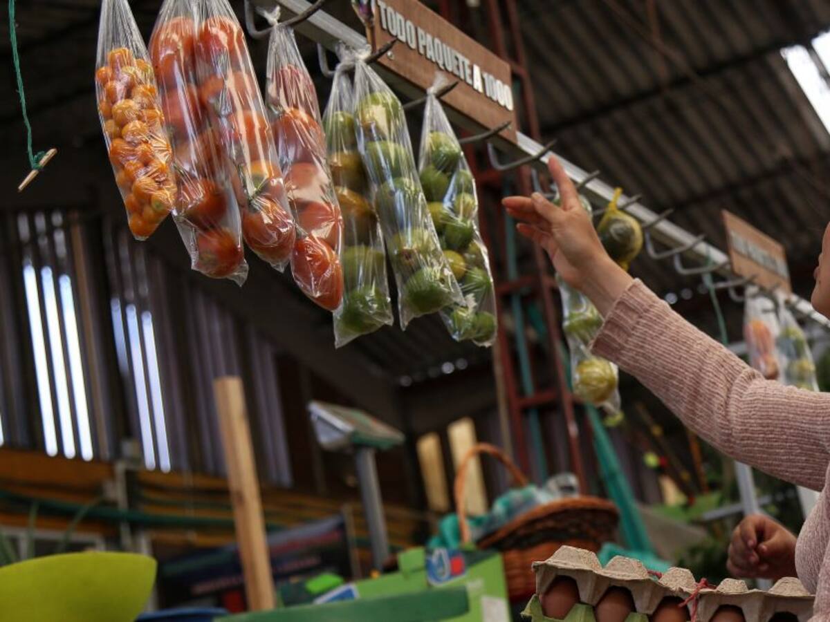 Partidos Políticos rechazan propuesta de gravar canasta familiar