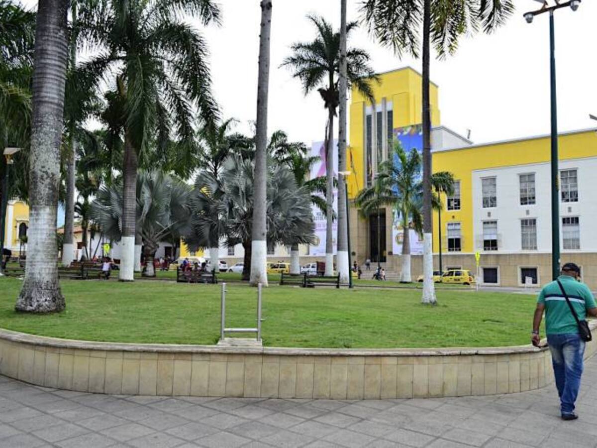 Polémica por riego de parques de Bucaramanga en plena temporada seca