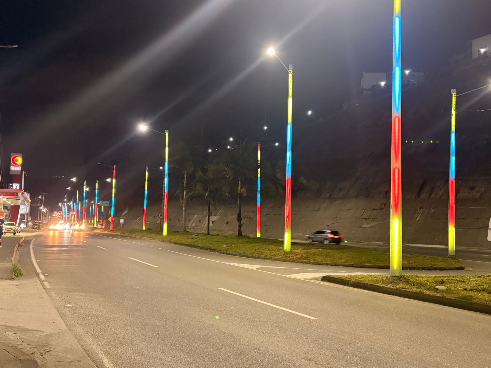 Iluminación vía Panamericana a su paso por Manizales y Villamaría