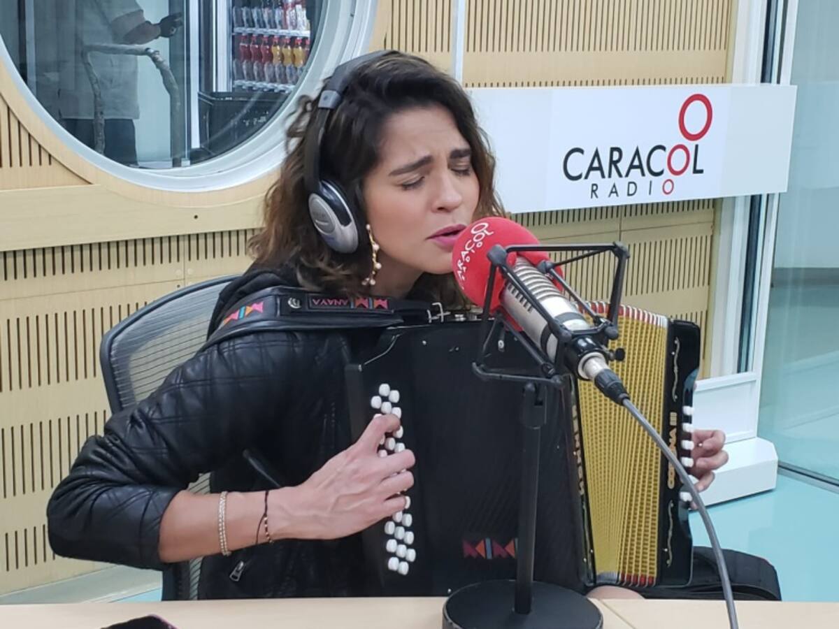 Una Serenata Al Oído con Mimi Anaya