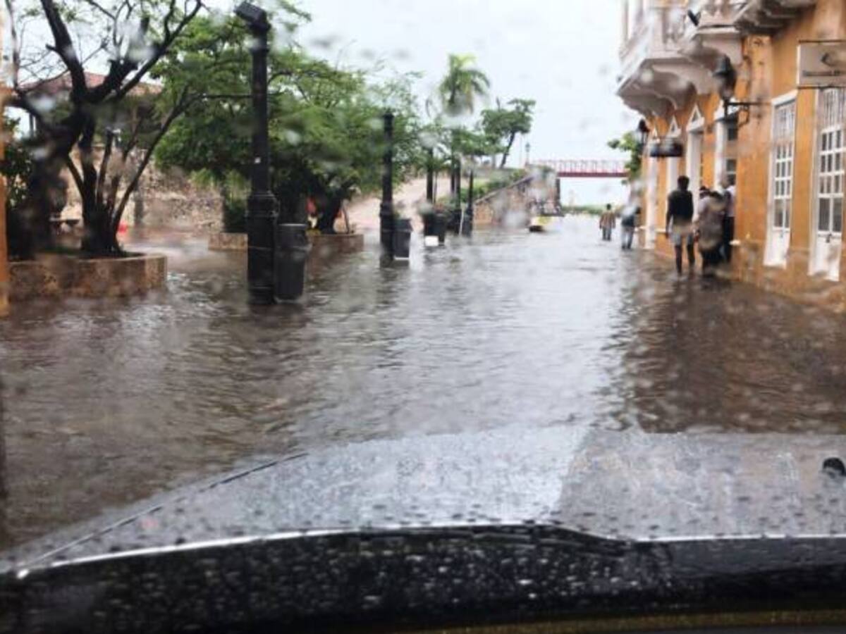 Impresionante inundación tras diluvio en Cartagena