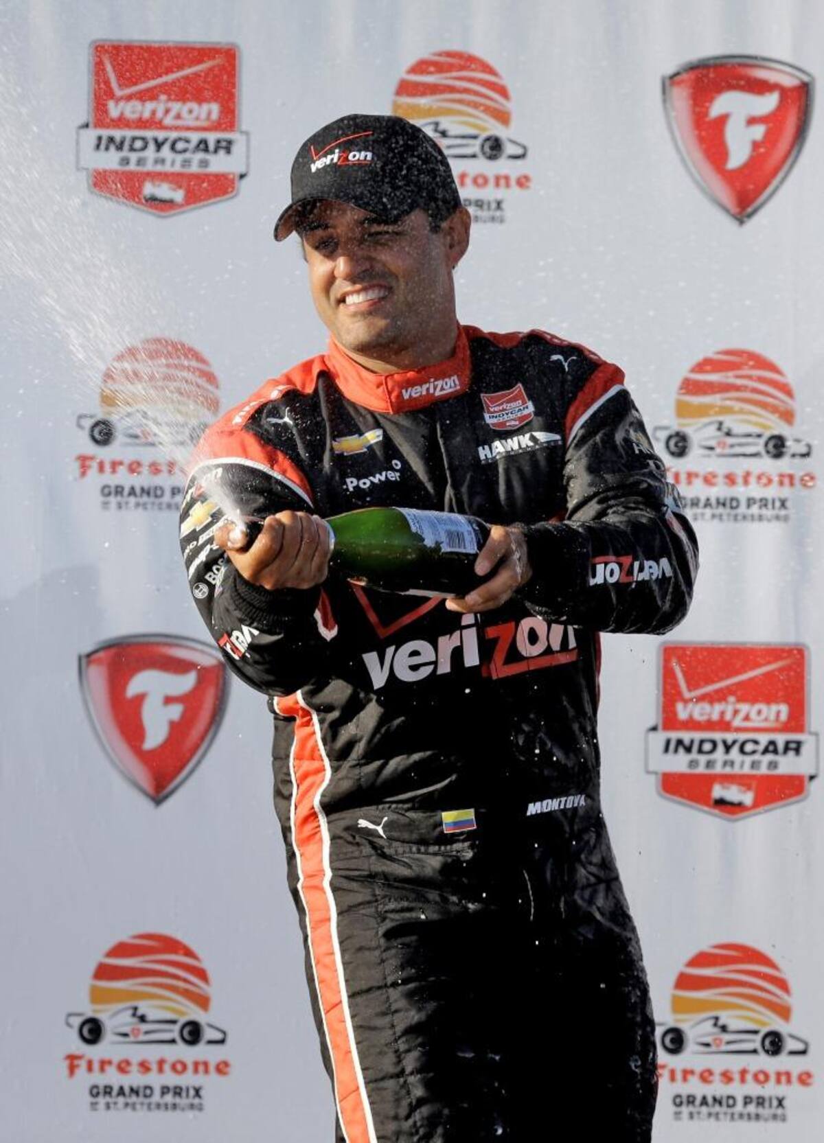 El piloto bogotano consiguió su decimotercer triunfo en la IndyCar en el inicio de la temporada 2015 en San Petersburgo. Montoya superó a su compañero de escudería Will Power, quien terminó segundo. El tercero fue Tony Kanaan.