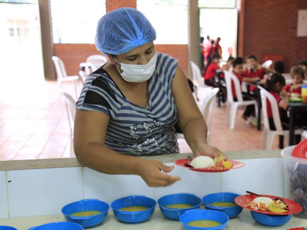 Autoridades comprometen recursos para atender alimentación escolar