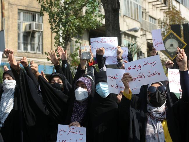 TEHRAN, IRAN - OCTOBER 27: Pro-regime protesters, mostly students, gather outside the British Embassy to stage a demonstration condemning "the United Kingdom's support of anti-government protests in Iran and Iranian opposition television stations broadcasting from London" in Tehran, Iran on October 27, 2022. (Photo by Fatemeh Bahrami/Anadolu Agency via Getty Images)
