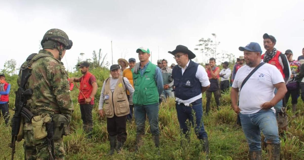 Segun el ejercito el bloque Isaias Pardo constriñe a la población para hacer que las tropas se retiren de la zona.