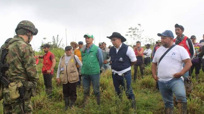 Segun el ejercito el bloque Isaias Pardo constriñe a la población para hacer que las tropas se retiren de la zona.
