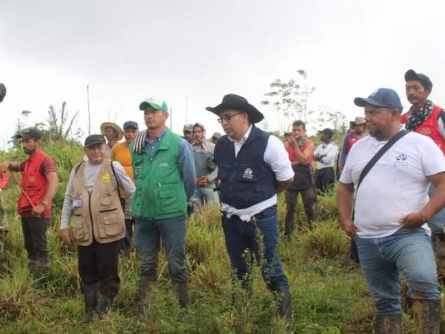 Segun el ejercito el bloque Isaias Pardo constriñe a la población para hacer que las tropas se retiren de la zona.