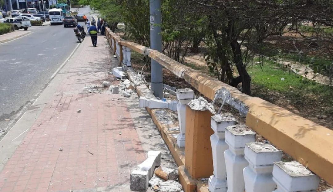 La Oficina Asesora para la Gestión del Riesgo realizó una inspección en la estructura luego del siniestro vial que dejó afectaciones en barandas