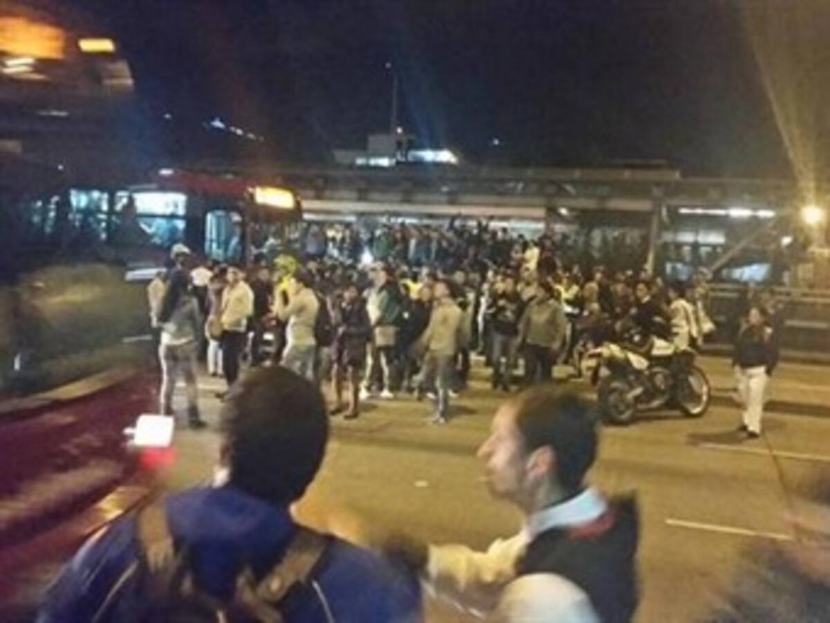 En fotos: Se reporta bloqueo en la estación de Ricaurte en Bogotá