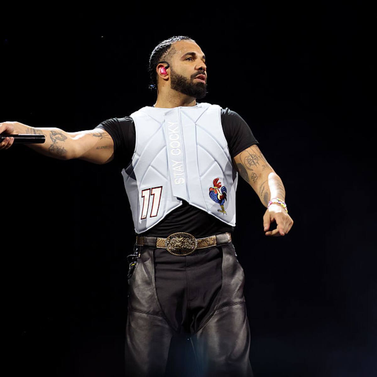 Drake publica en sus redes la compra de una gorra que presuntamente perteneció a Pablo Escobar