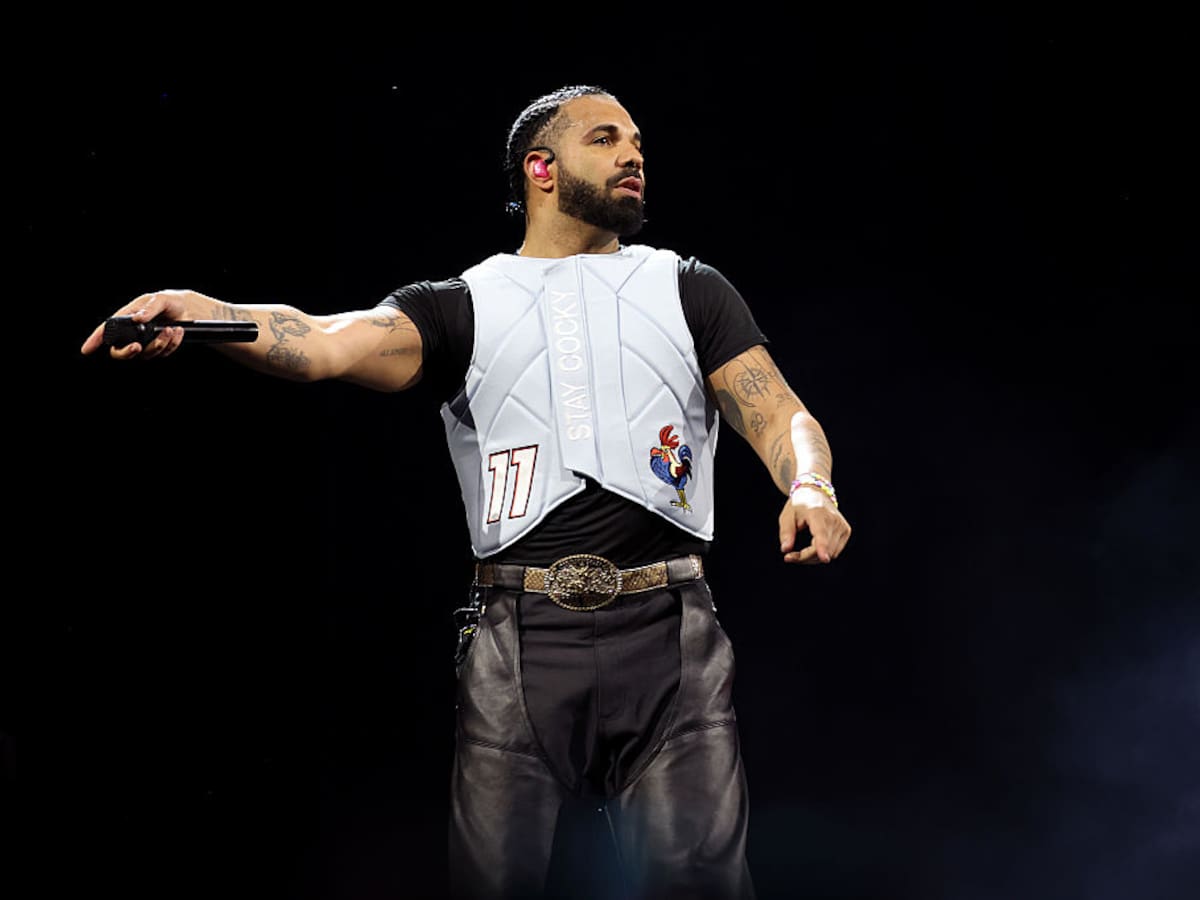 Drake publica en sus redes la compra de una gorra que presuntamente perteneció a Pablo Escobar