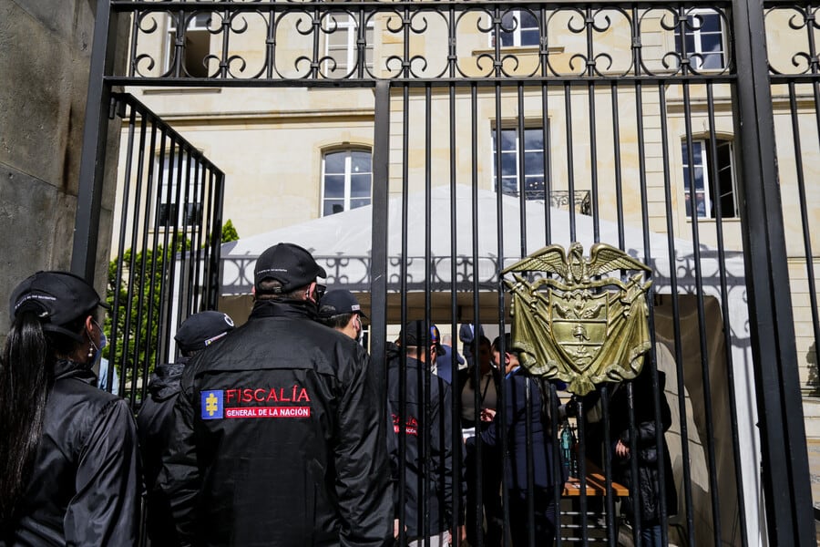 La Fiscalía con 7 funcionarios del CTI adelanta una inspección en la casa de Nariño por el caso de Laura Sarabia y el uso de polígrafo a su exniñera. Foto: Colprensa