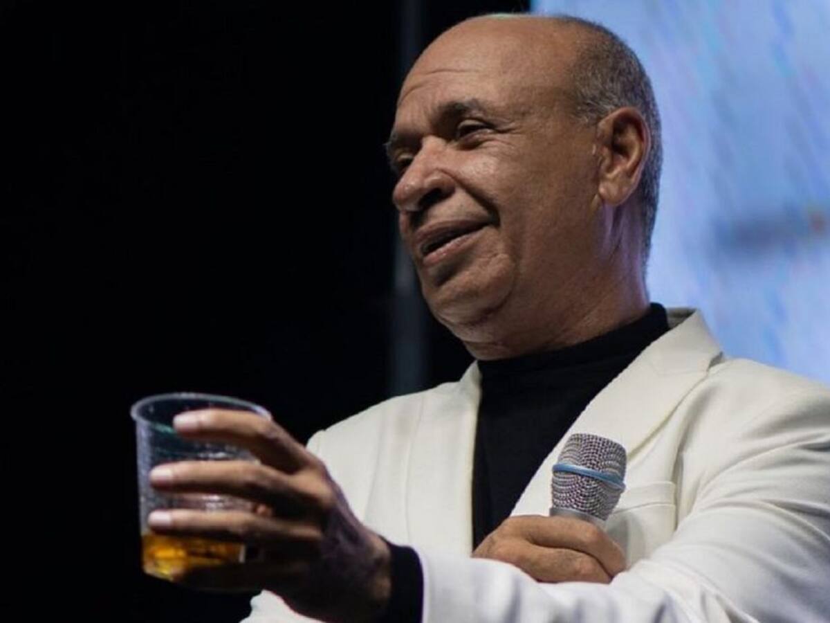 Video: Luis Alberto Posada besó a hombre en la boca y es tendencia en redes