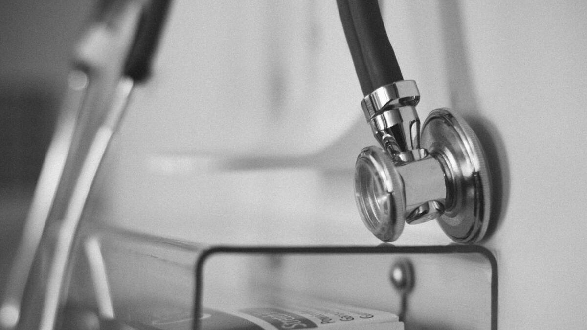 Médico afectado por dos despidos crea sindicato para defender la profesión