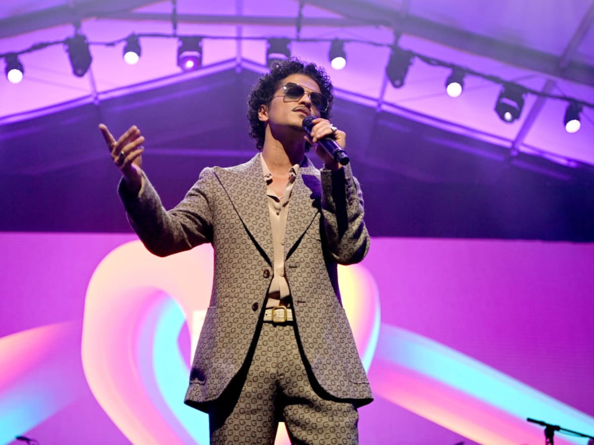 Bruno Mars lanza “Lo arriesgo todo”, la versión en español de su más reciente sencillo “Risk It All”