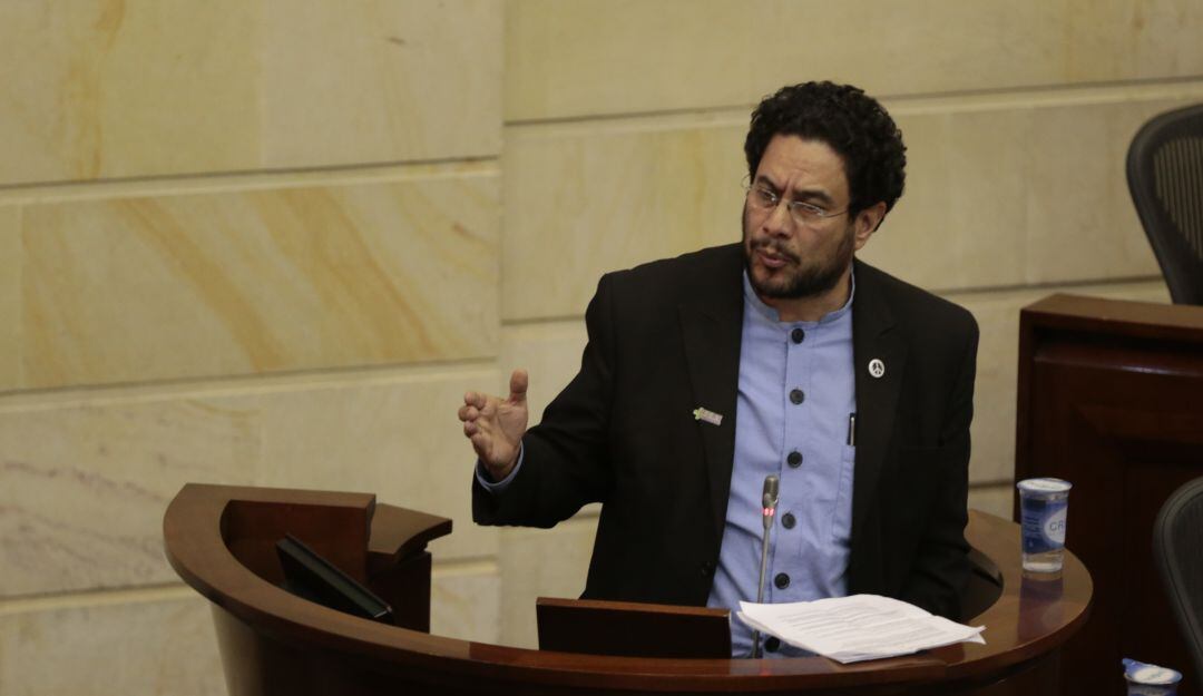 El senador dio a conocer que fue informado por la Corte Suprema que su nombre aparece dentro las víctimas de inteligencia ilegal.