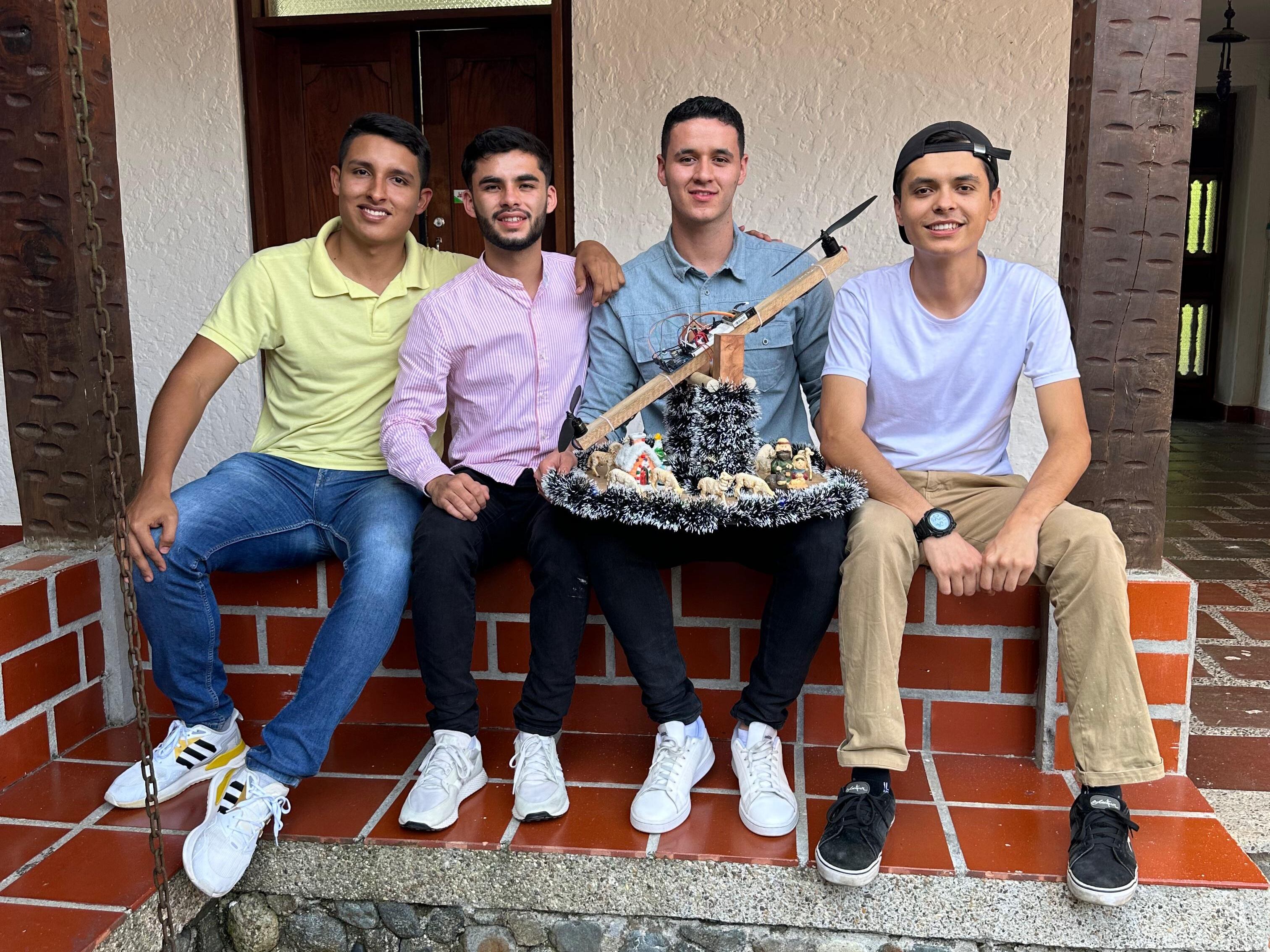Los estudiantes de ingeniería Gerardo Ramírez, Juan José Gómez, Juan Felipe Ríos y Anderson Romero. Foto: cortesía.
