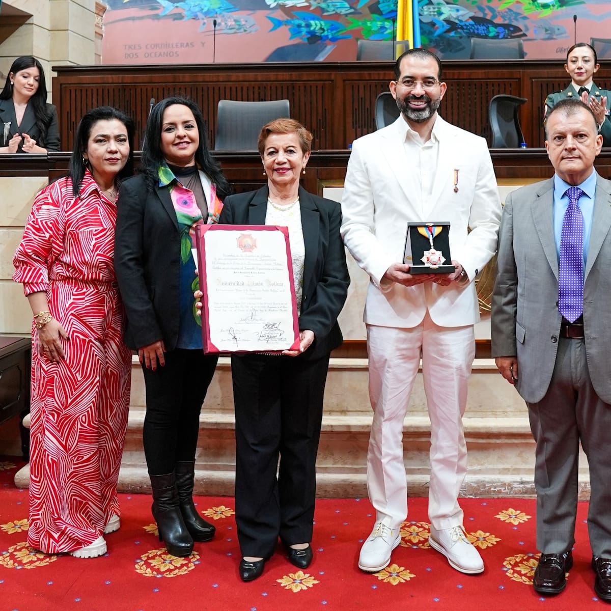 Congreso otorga máxima distinción a la Universidad Simón Bolívar por su aporte a la educación