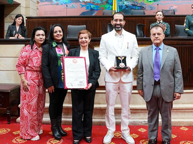 Unisimón recibe la máxima distinción del Congreso de la República por su aporte a la educación superior. Foto: Unisimón.